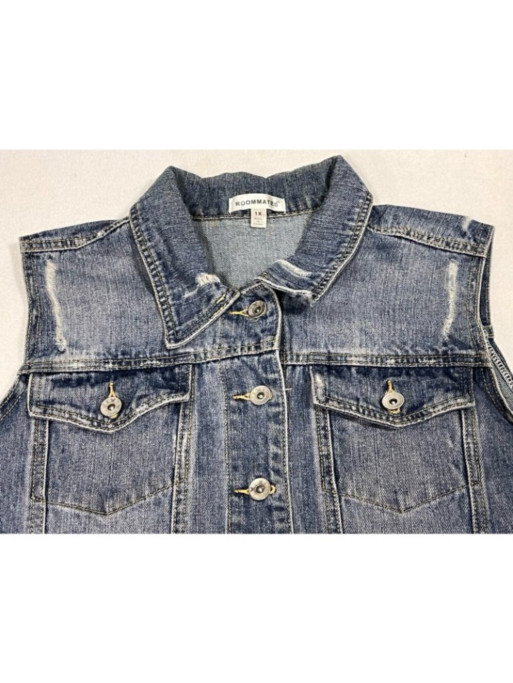 Roommates Women's Cropped Blue Jean Vest Coat Wash Denim Sleeveless Size 1X - Picture 2 of 6